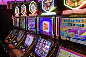 Live dealer interaction and table view